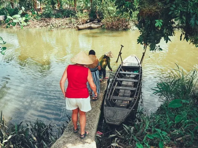 Boarding the canoe