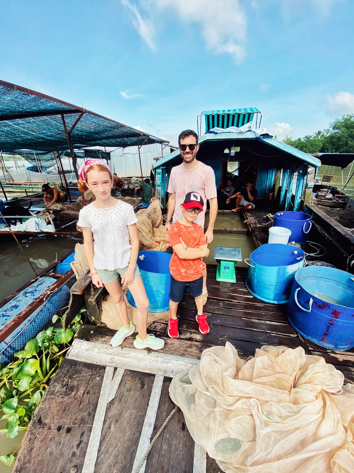 Floating market scene