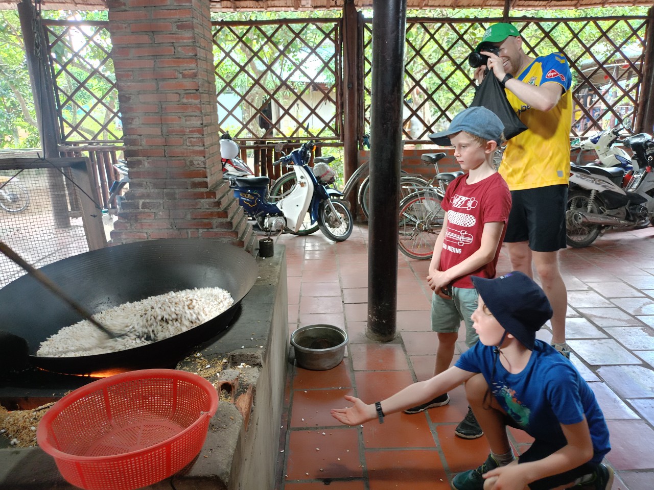 Puff rice making
