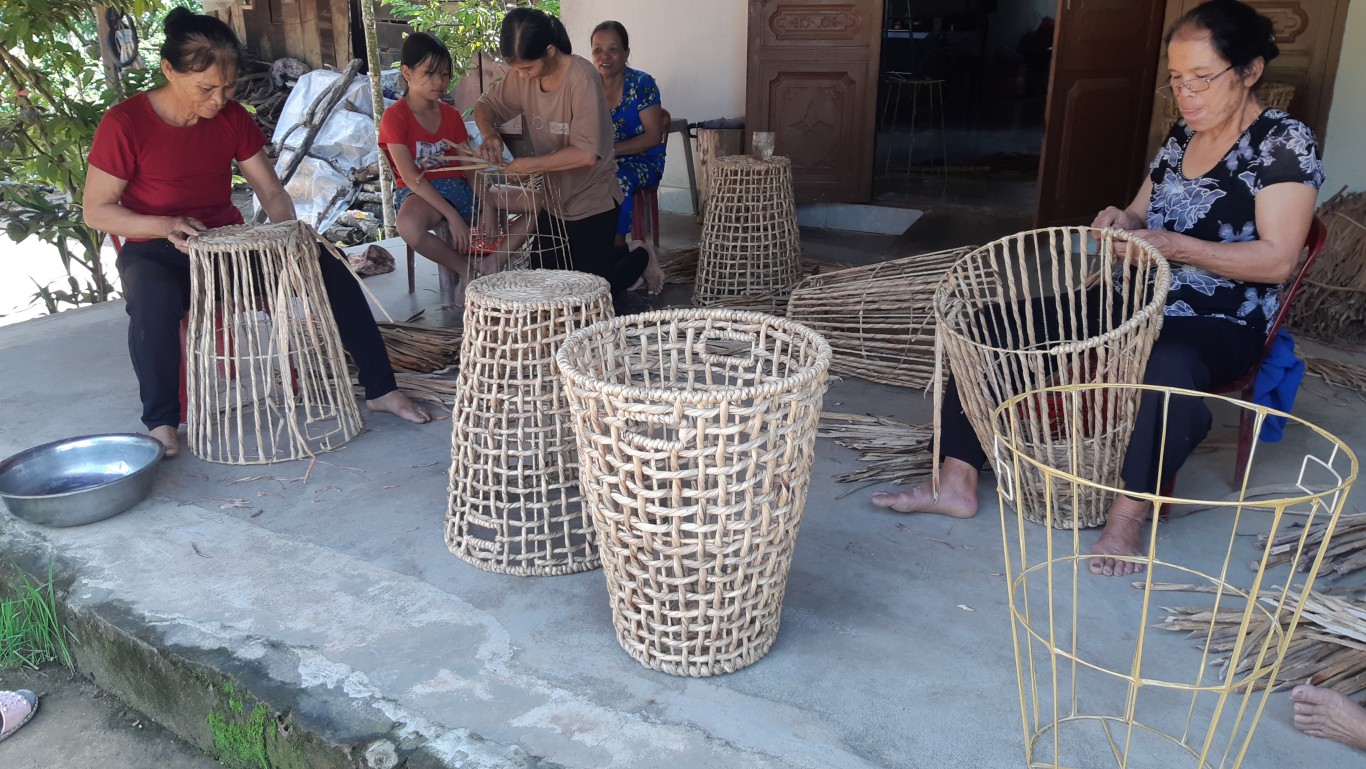 Bamboo basket weaving class