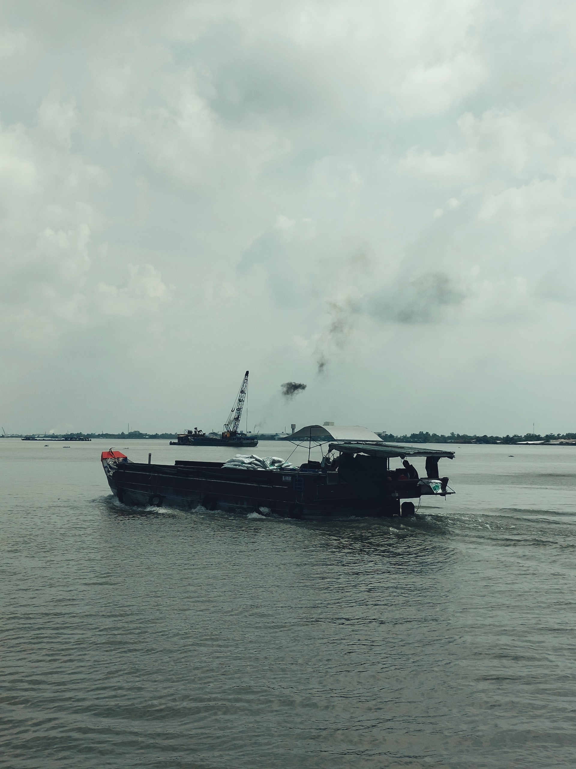 Boat cruise on Co Chien River